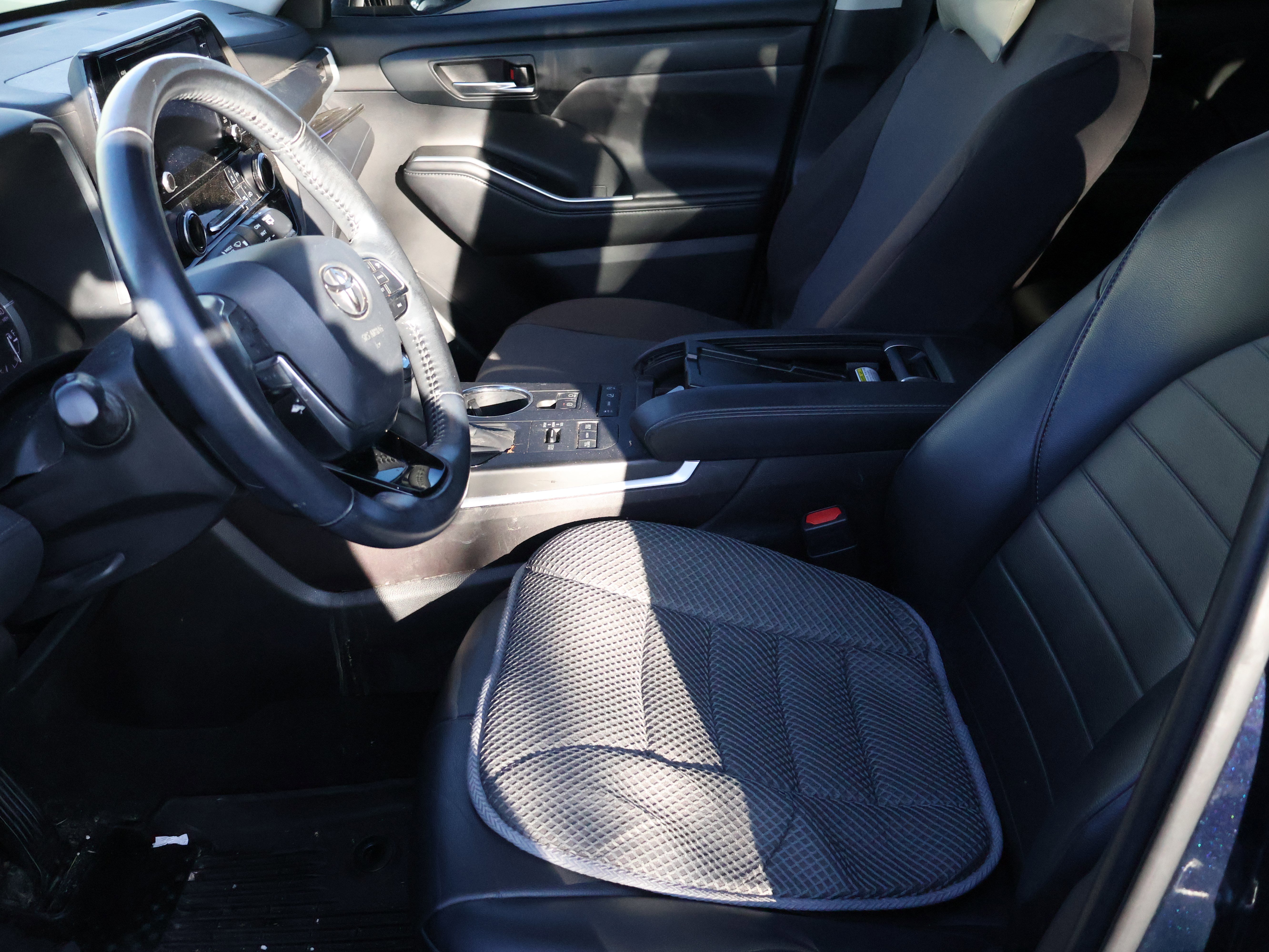 Used 2020 Toyota Highlander XLE image 37
