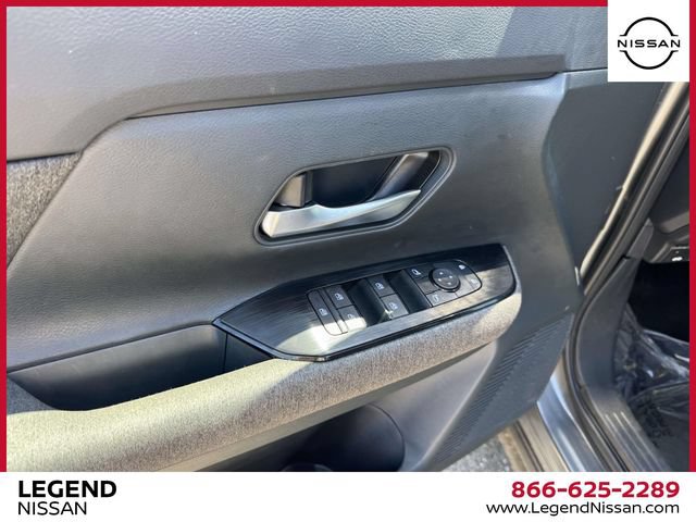 Certified 2025 Nissan Kicks SV w/ SV Premium Package AWD/4WD image 14