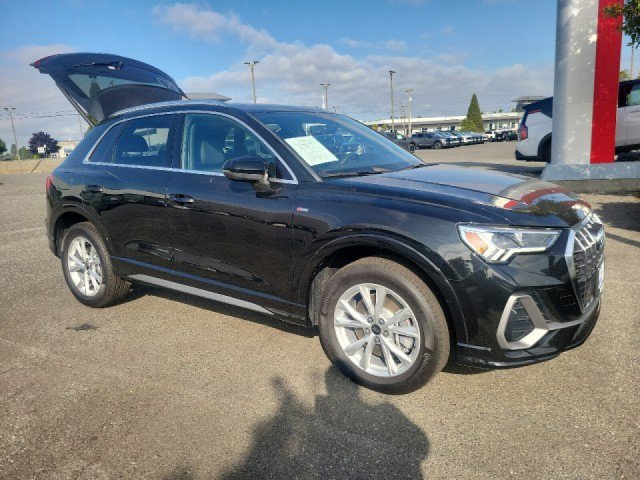 Used 2025 Audi Q3 2.0T Premium Plus w/ Premium Plus Package AWD/4WD image 2