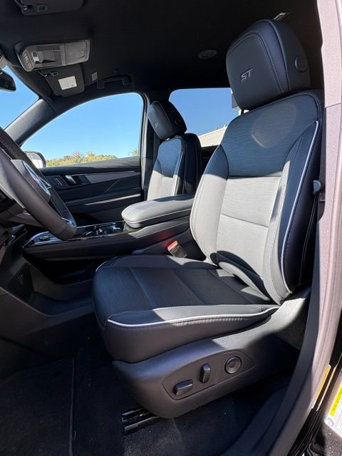 Used 2026 Buick Enclave Sport Touring AWD/4WD image 13