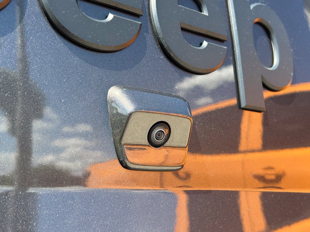 Certified 2025 Jeep Gladiator Sport AWD/4WD image 33