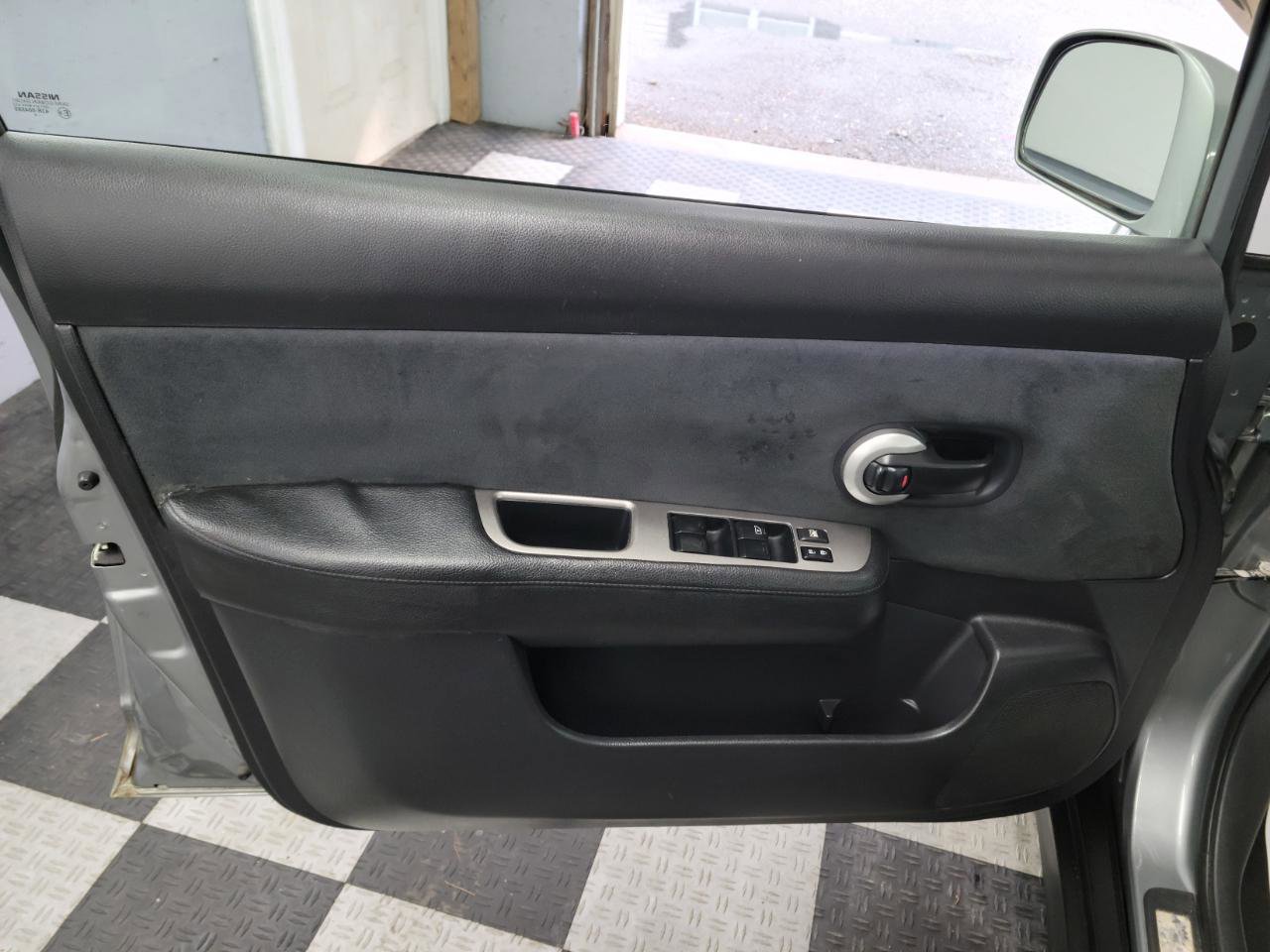 Used 2009 Nissan Versa 1.8 S w/ PWR Pkg FWD image 13