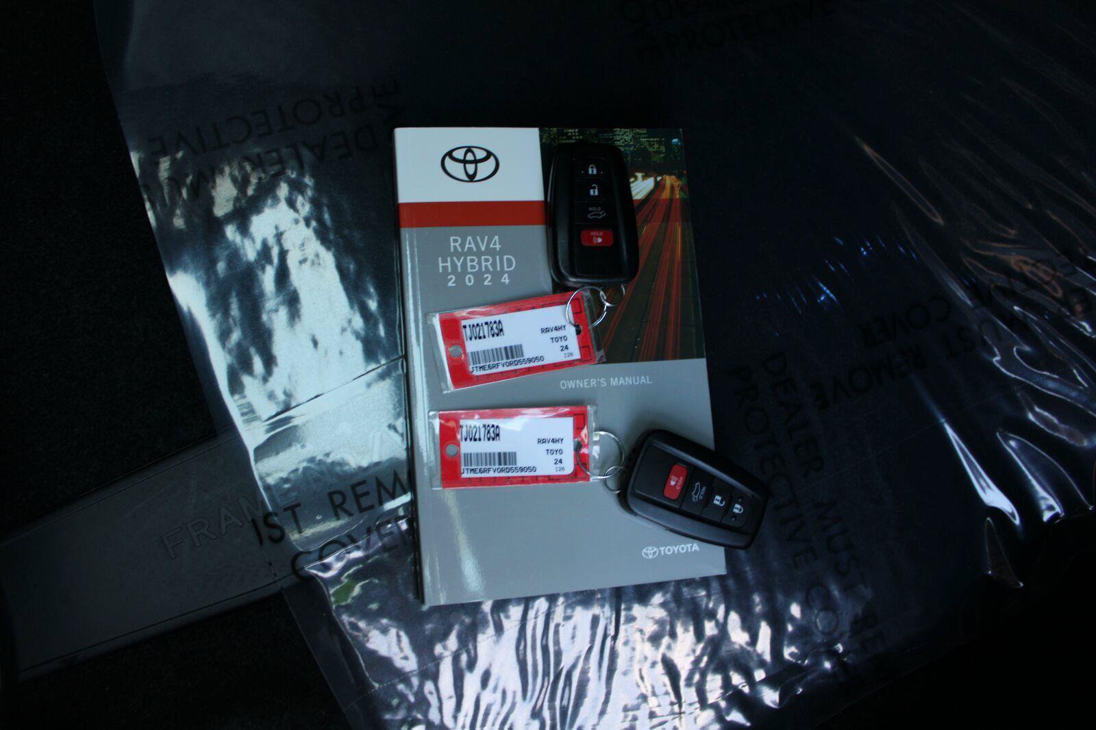 Used 2024 Toyota RAV4 XSE w/ Advanced Technology Package AWD/4WD image 32