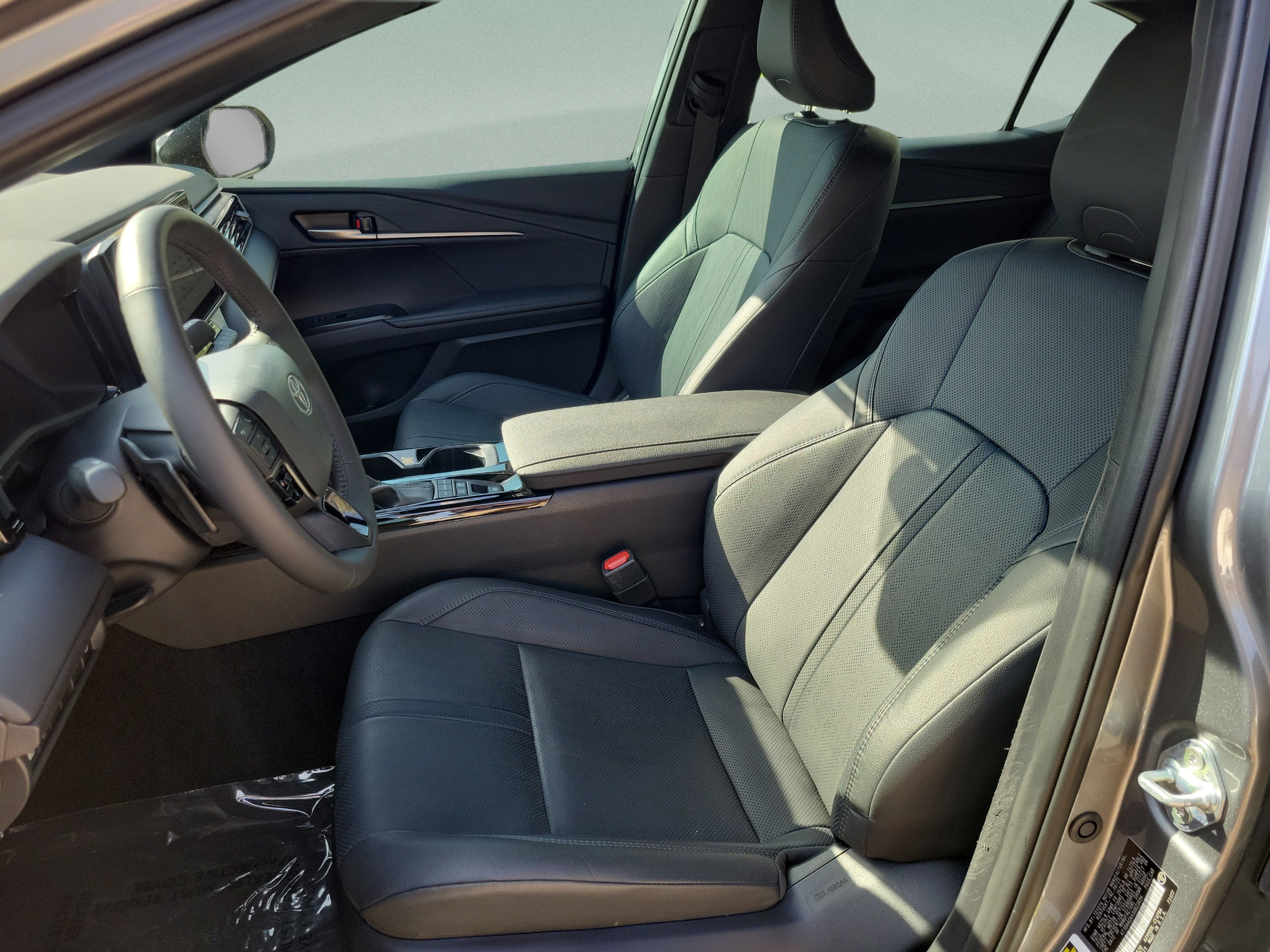 Used 2025 Toyota Camry XSE FWD image 9