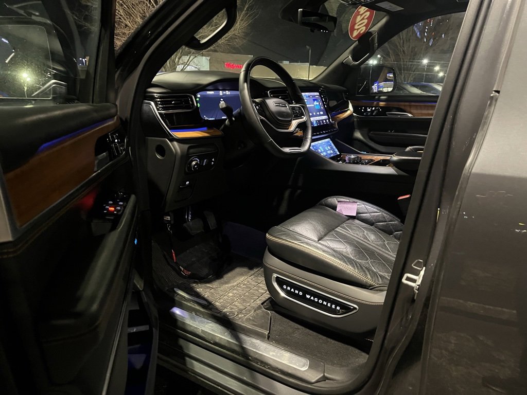 Used 2024 Jeep Grand Wagoneer L Series III image 9