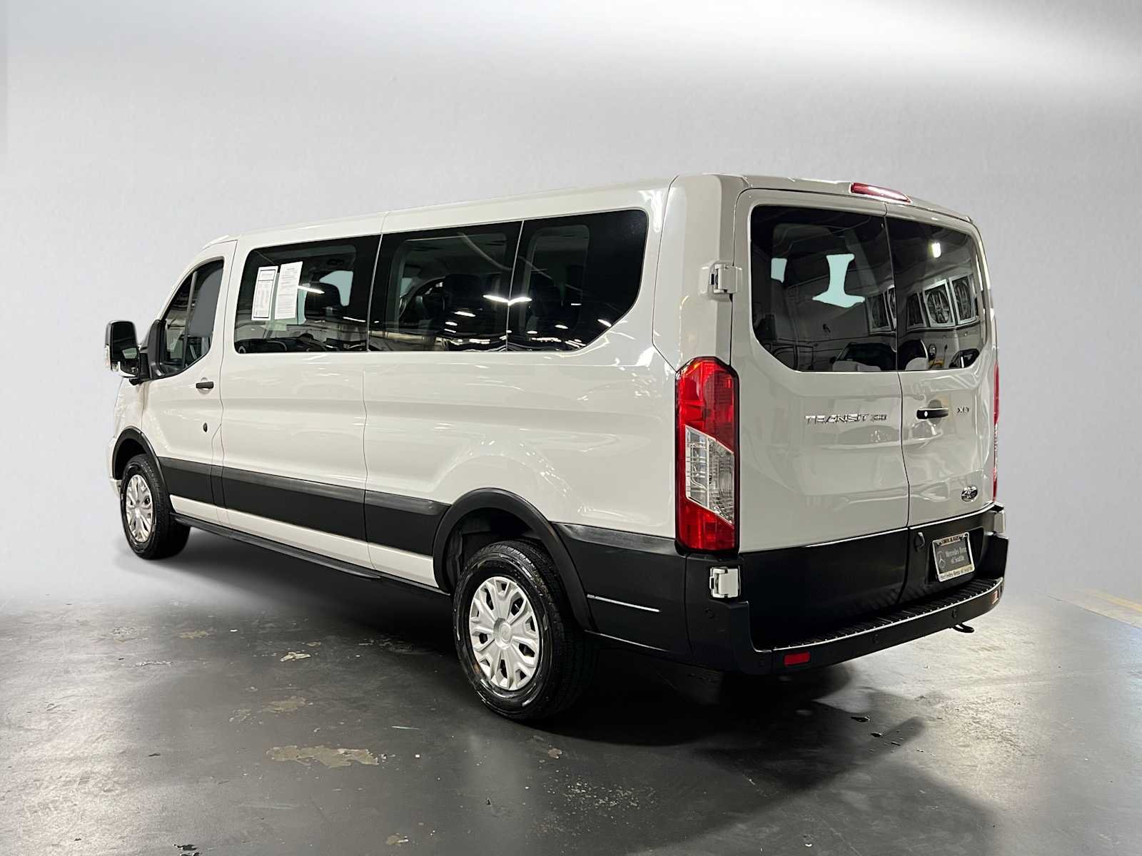 Used 2023 Ford Transit 350 XLT RWD image 4
