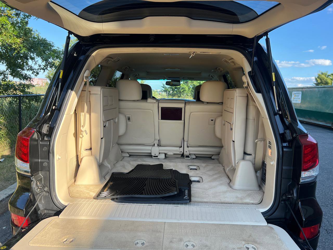 Used 2013 Lexus LX 570 4WD w/ Luxury Pkg image 10