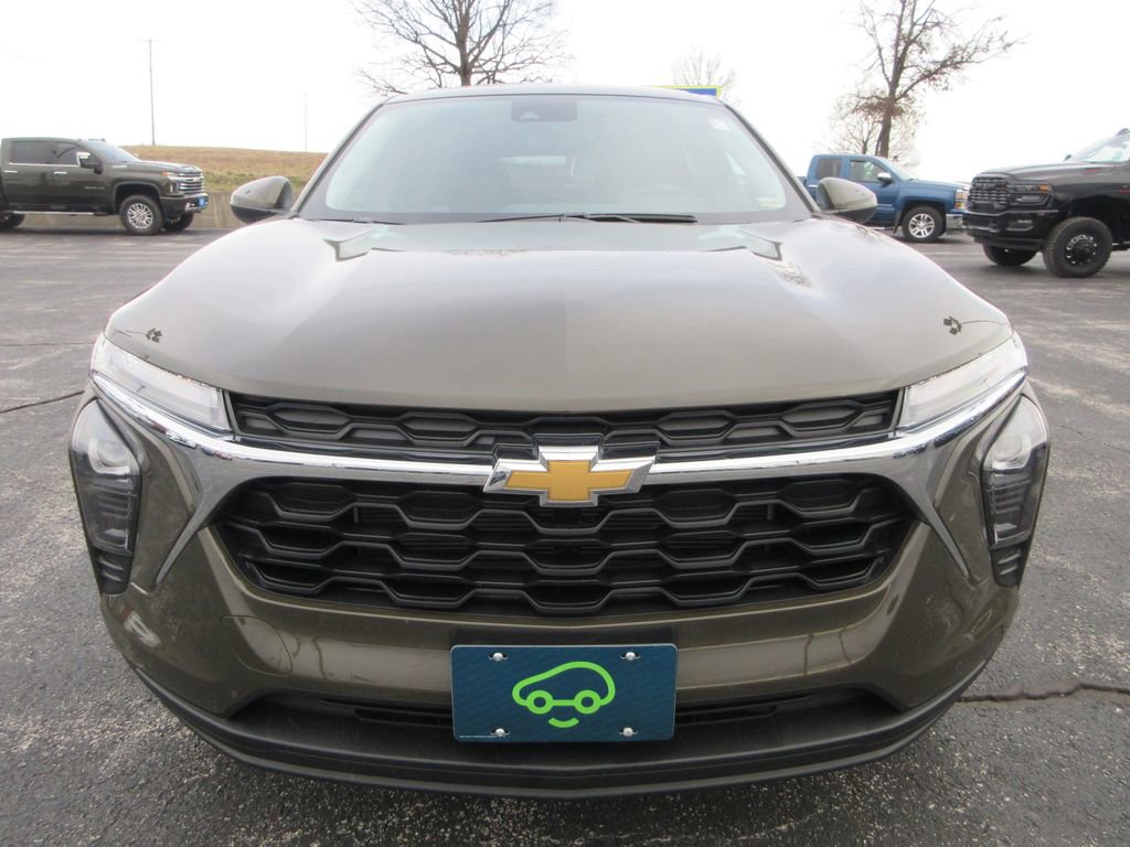 Used 2024 Chevrolet Trax LS w/ LS Convenience Package image 8