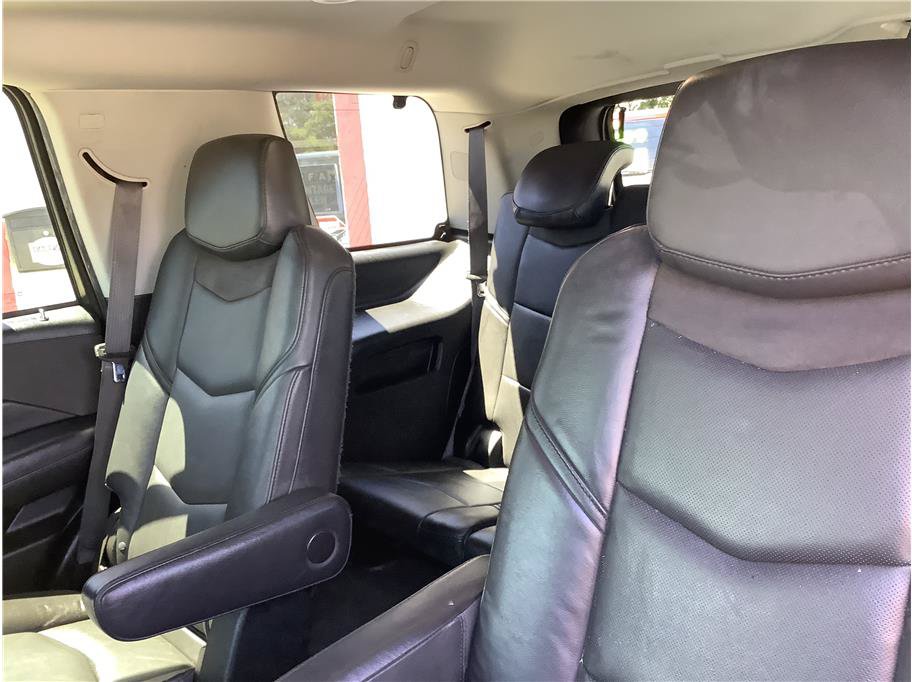 Used 2016 Cadillac Escalade Luxury RWD image 10