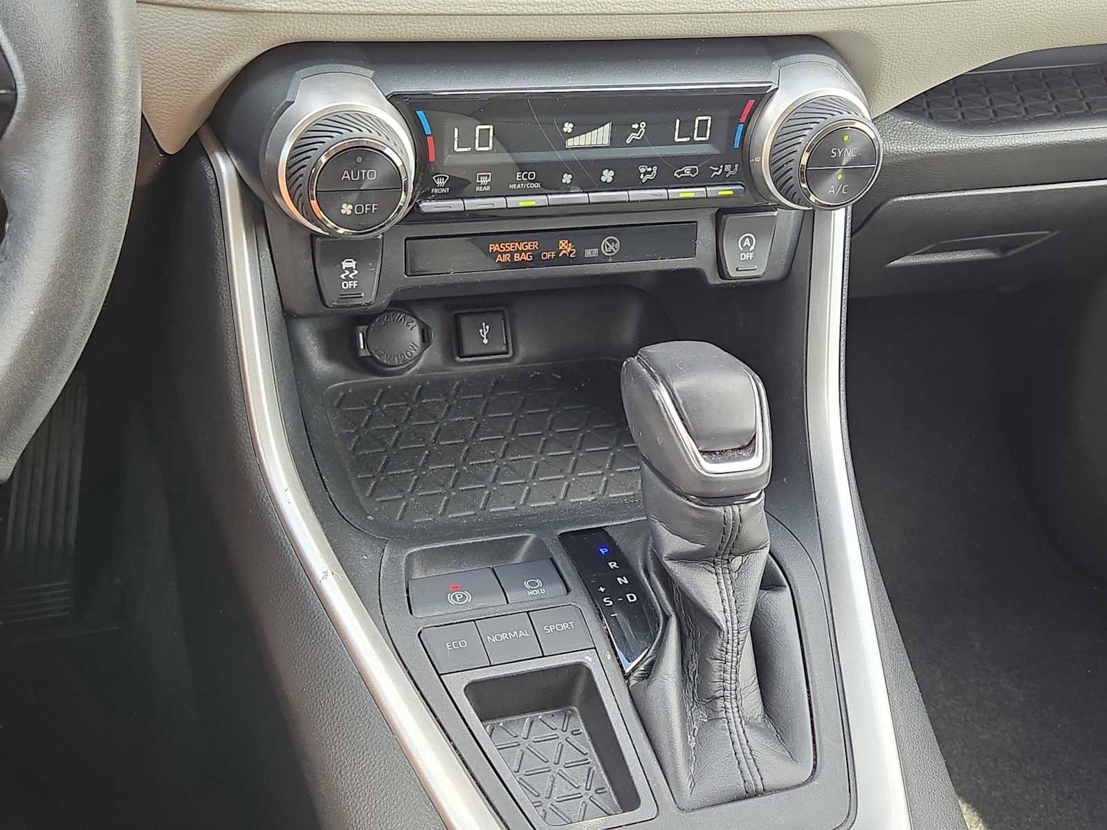 Used 2020 Toyota RAV4 XLE Premium image 28