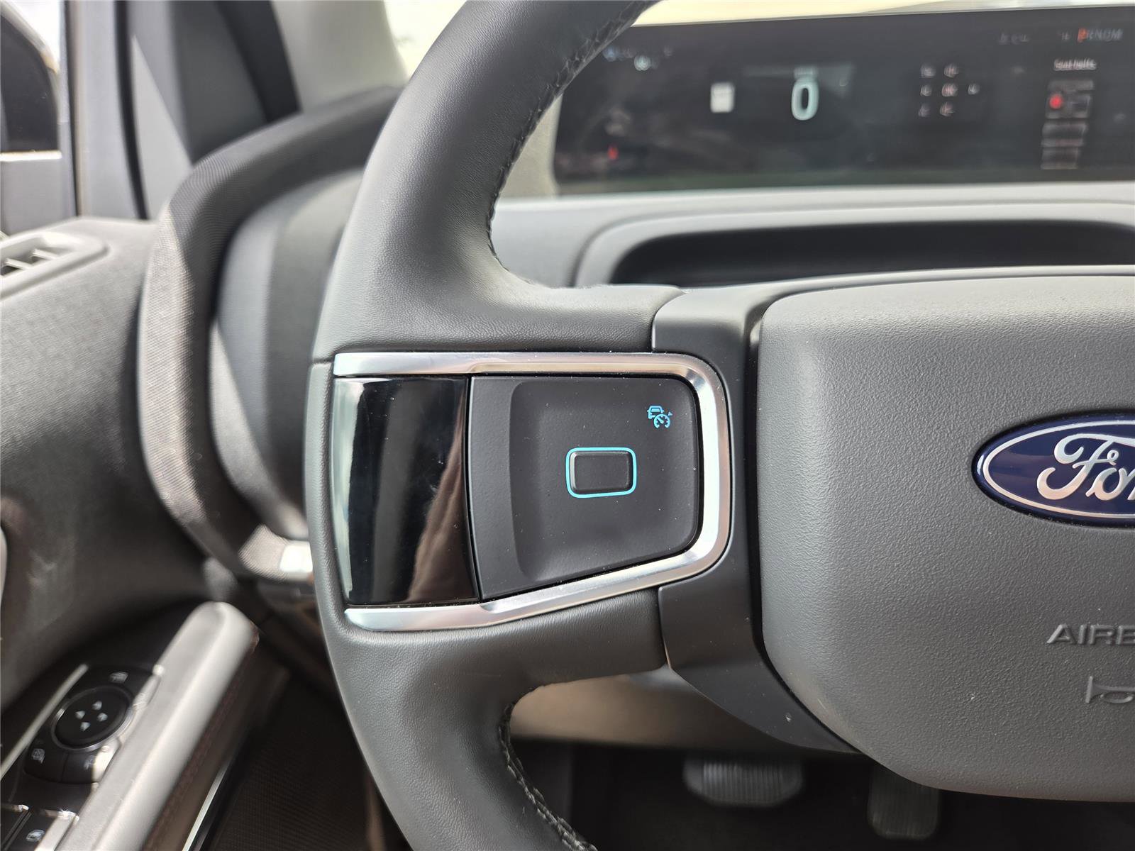 Used 2025 Ford Expedition Active RWD image 26