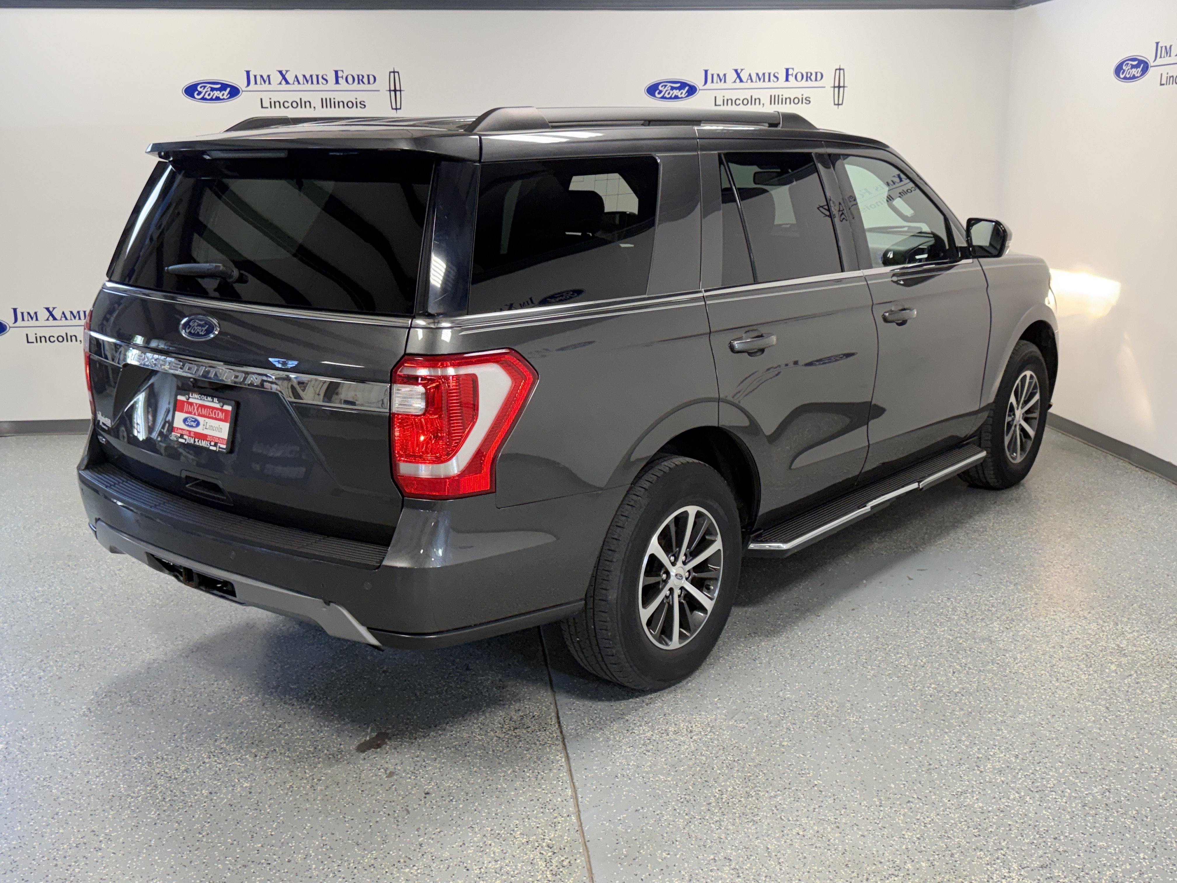 Used 2019 Ford Expedition XLT w/ Equipment Group 202A AWD/4WD image 36
