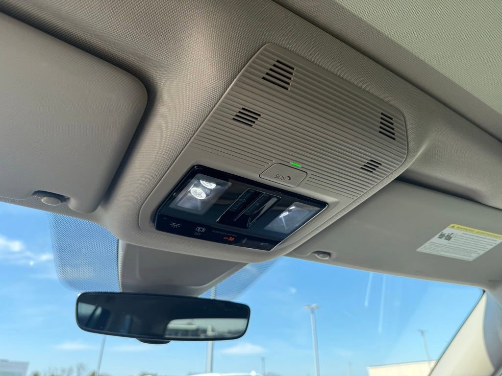 Used 2025 Volkswagen Atlas SEL image 22