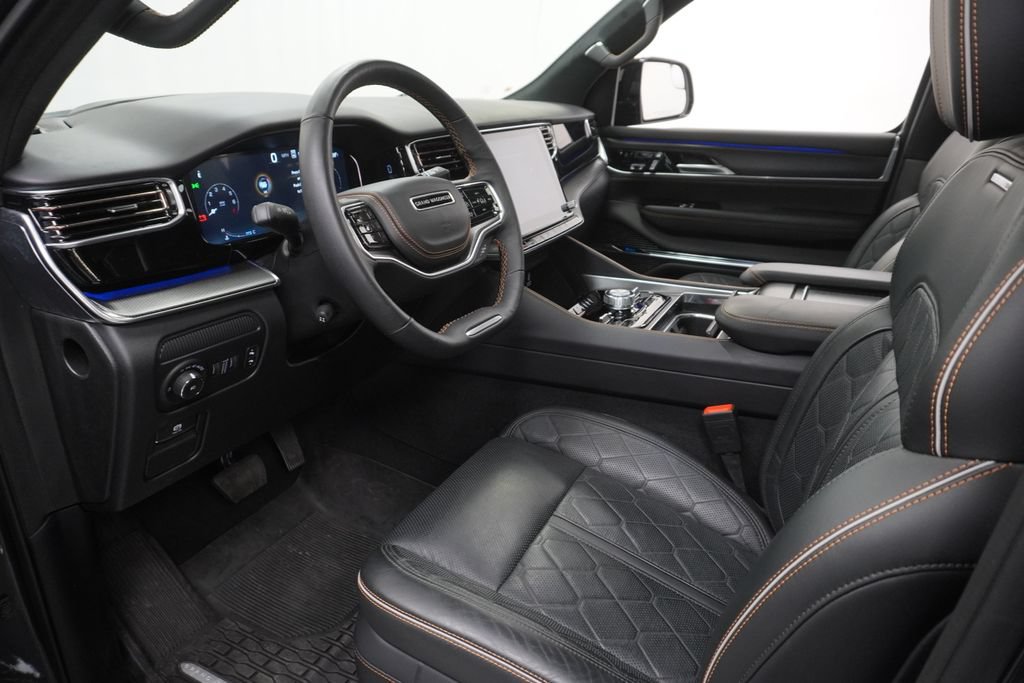 Certified 2025 Jeep Grand Wagoneer Series III w/ Rear Seat Video Group 1 AWD/4WD image 17