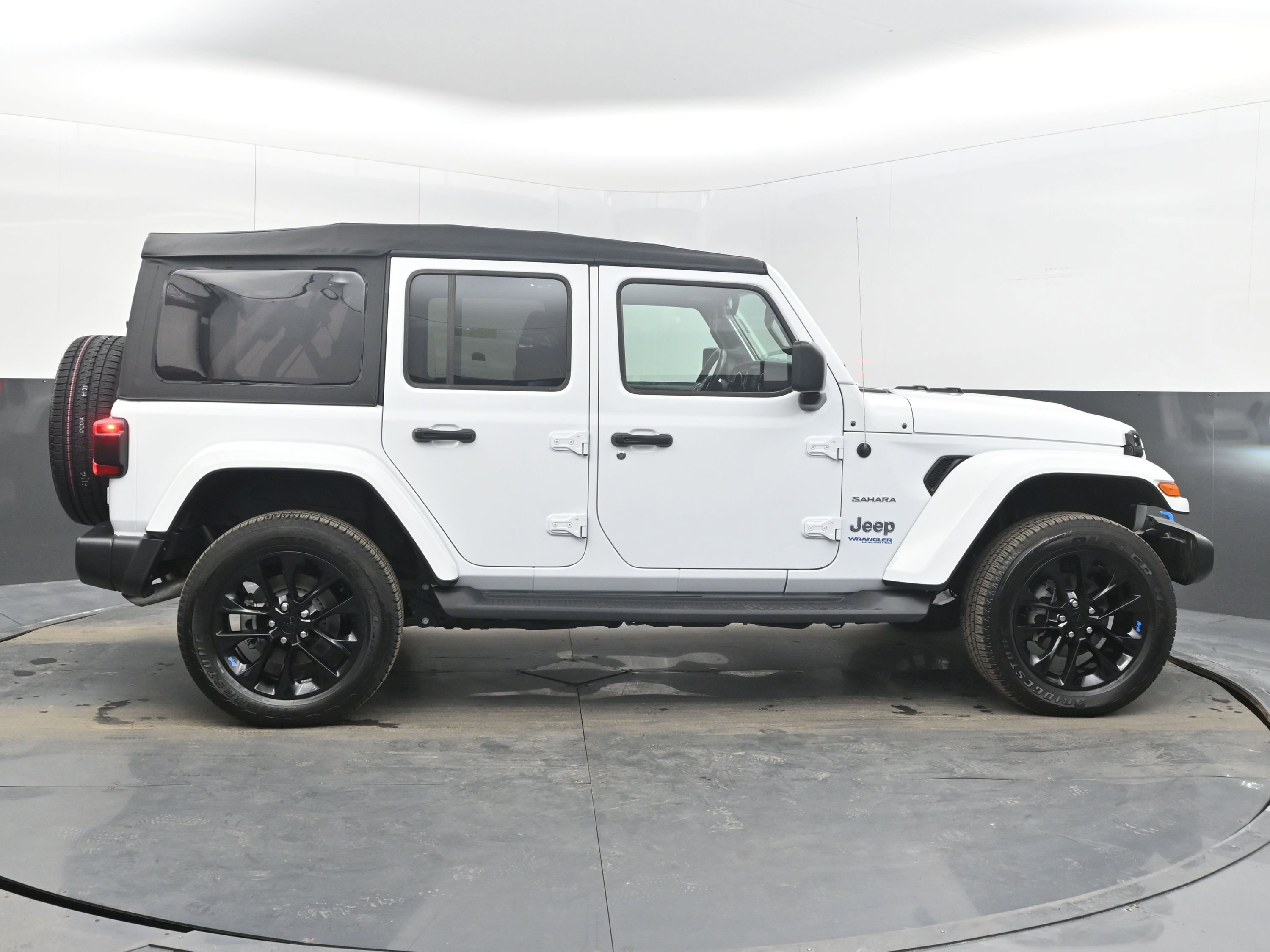 Used 2022 Jeep Wrangler Unlimited Sahara image 10