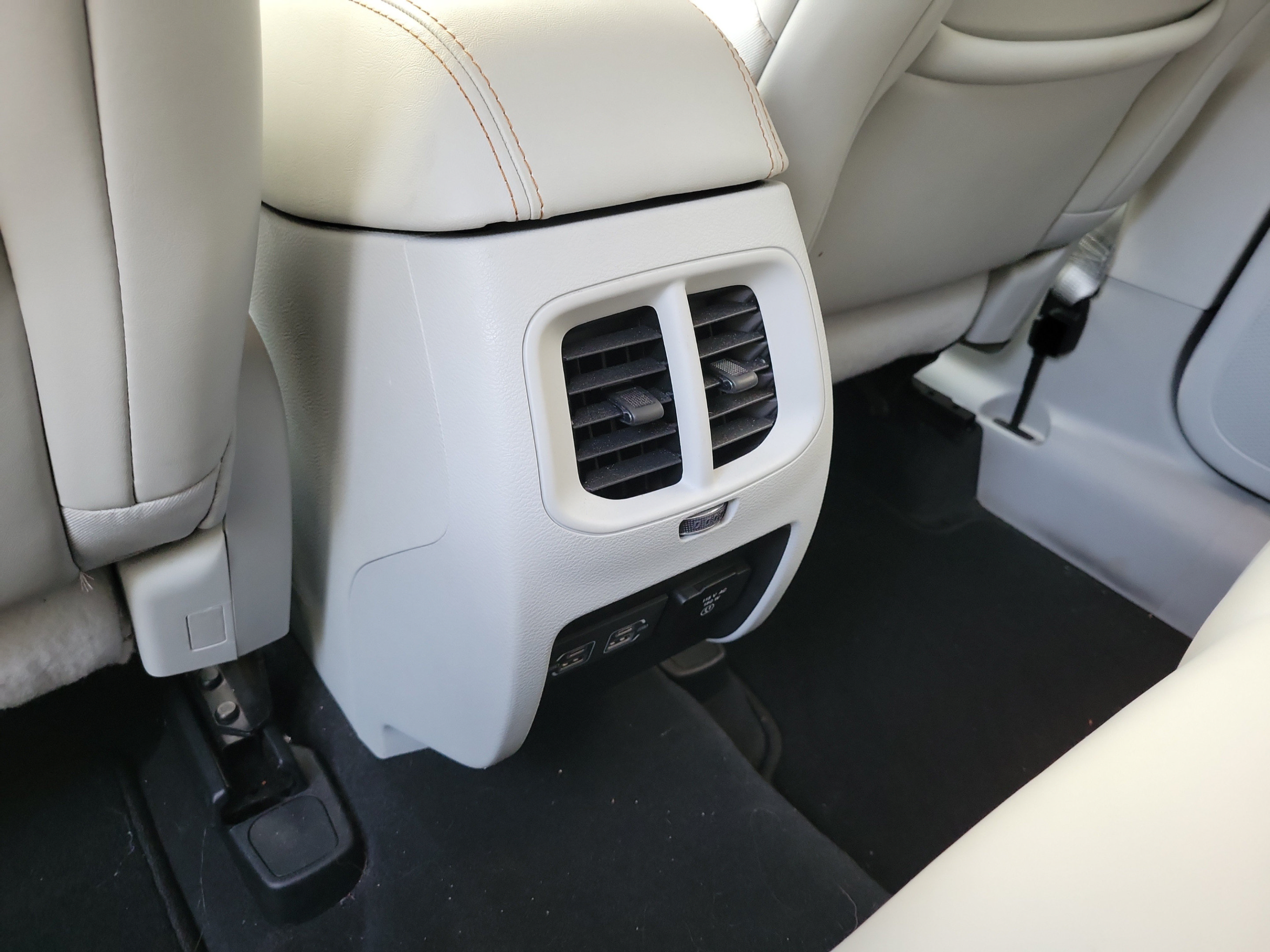 Certified 2022 Jeep Cherokee Latitude Lux w/ Sun & Sound Group FWD image 11
