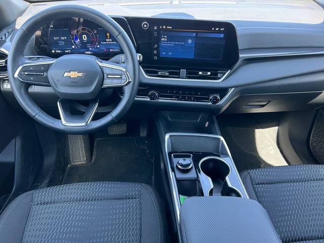 Used 2026 Chevrolet Equinox LT AWD/4WD image 2