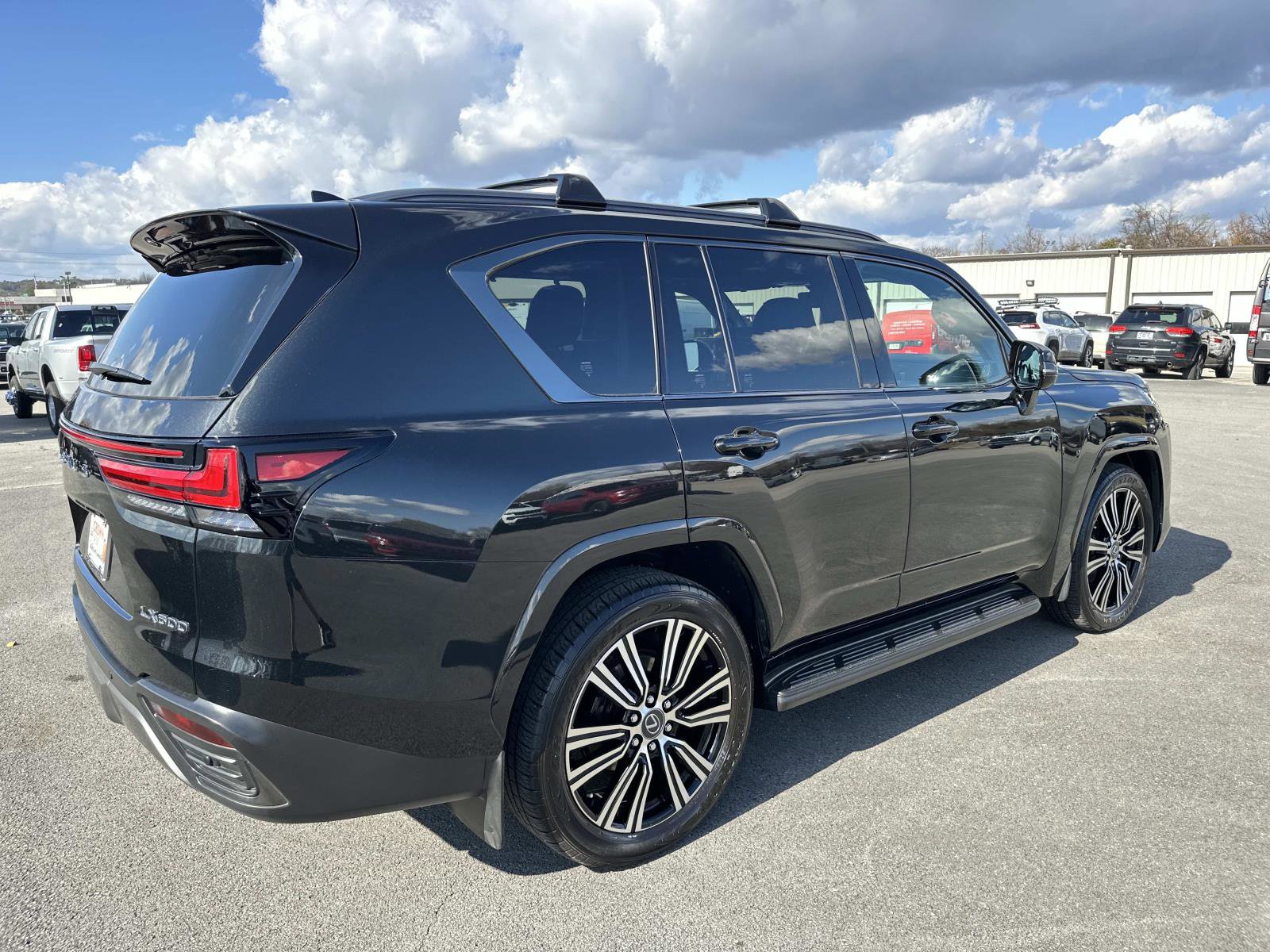 Used 2024 Lexus LX 600 4WD w/ Luxury Package image 5