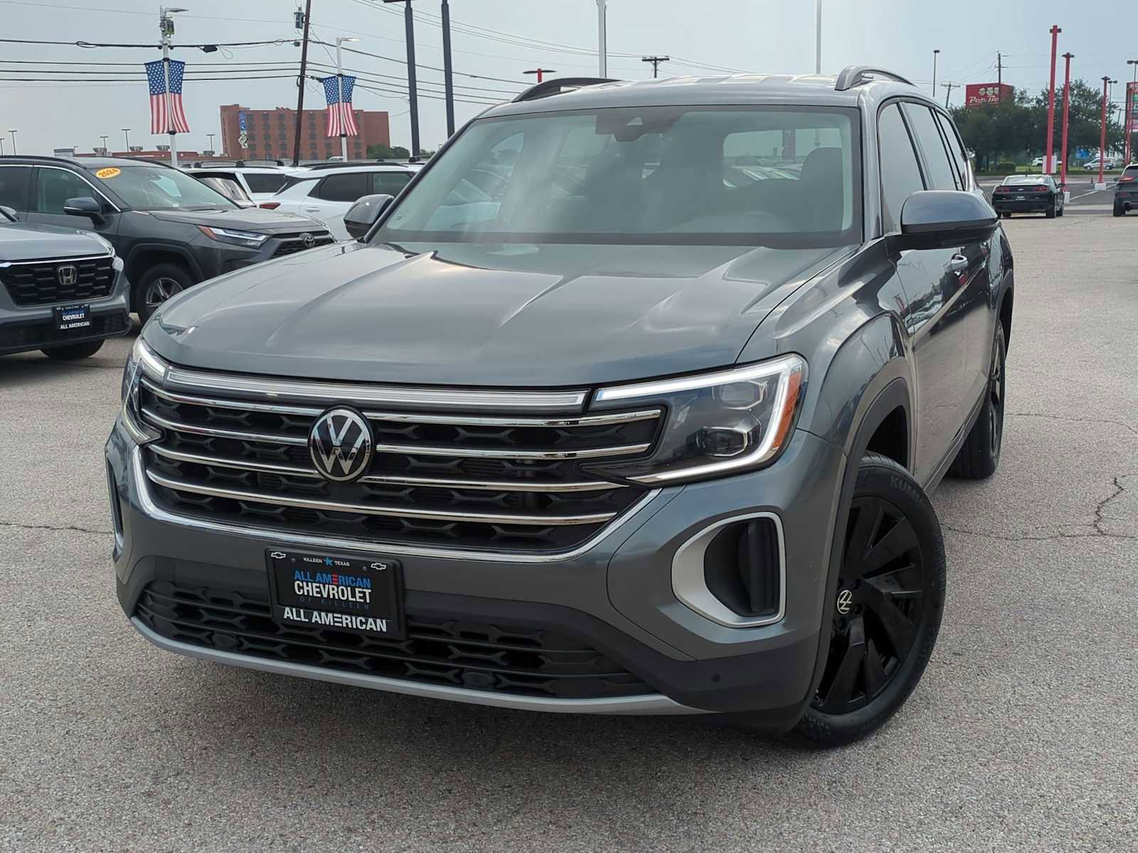 Used 2024 Volkswagen Atlas SE w/ Black Wheel Package FWD image 1