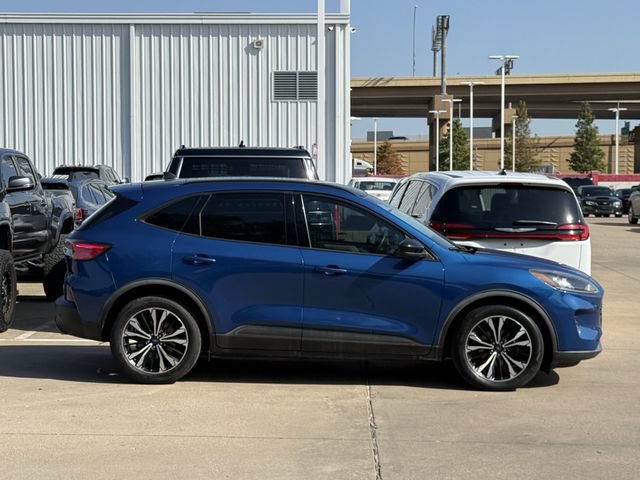 Used 2022 Ford Escape SE w/ SE Sport Appearance Package FWD image 3