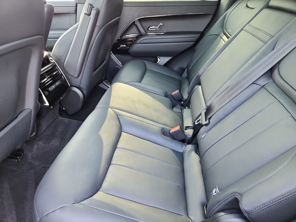 Used 2025 Land Rover Range Rover Sport SE image 5