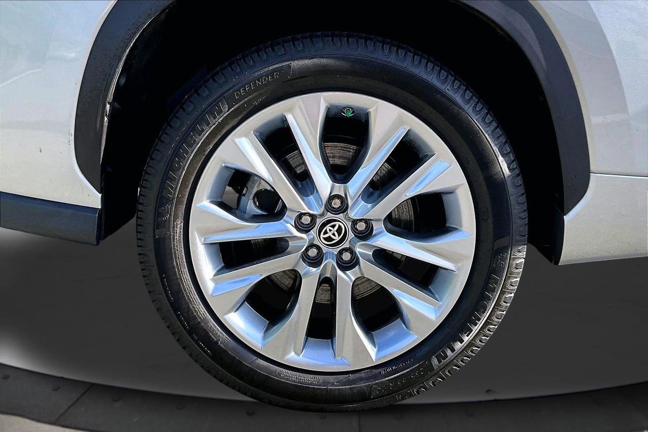 Used 2021 Toyota Highlander Limited FWD image 38
