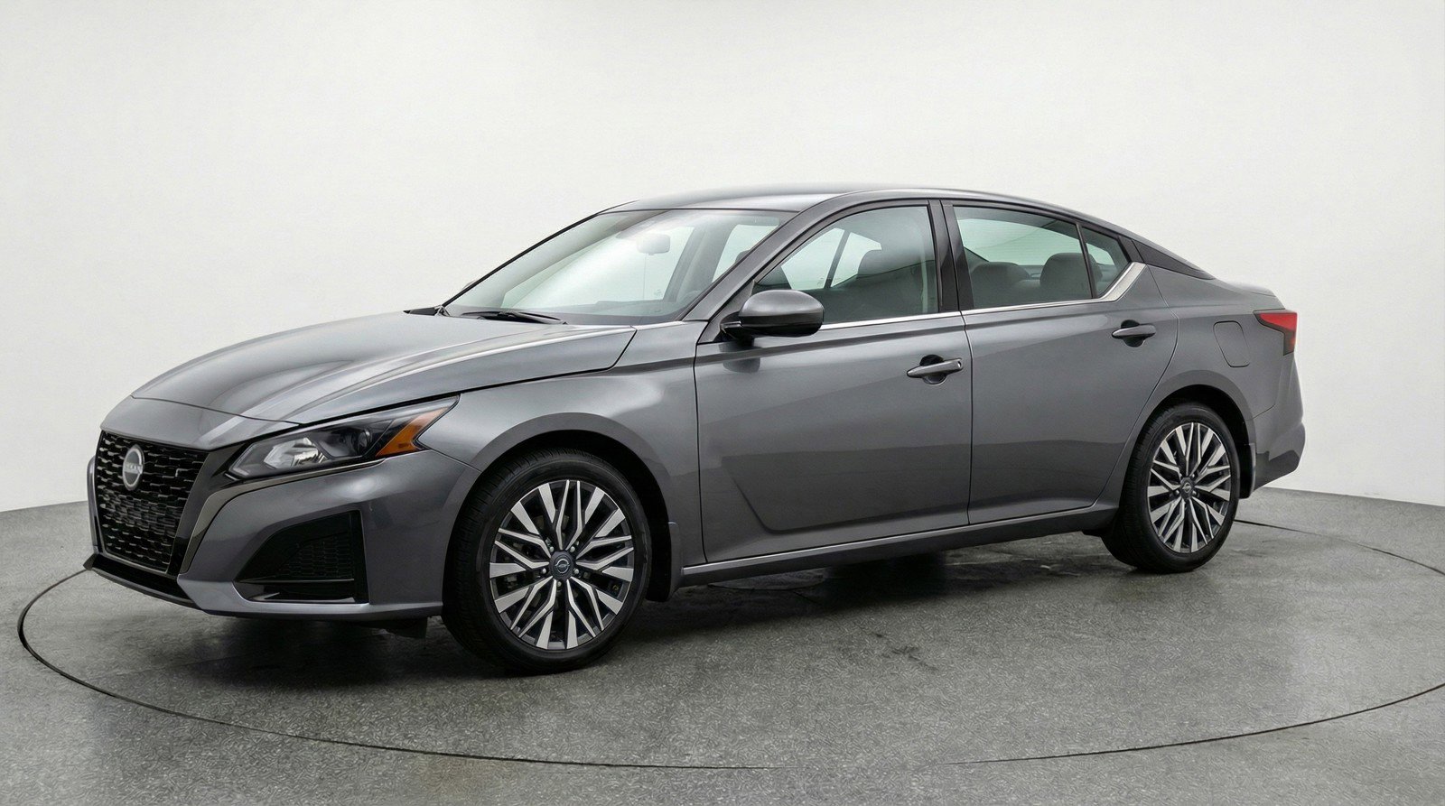 Used 2025 Nissan Altima 2.5 SV FWD image 3