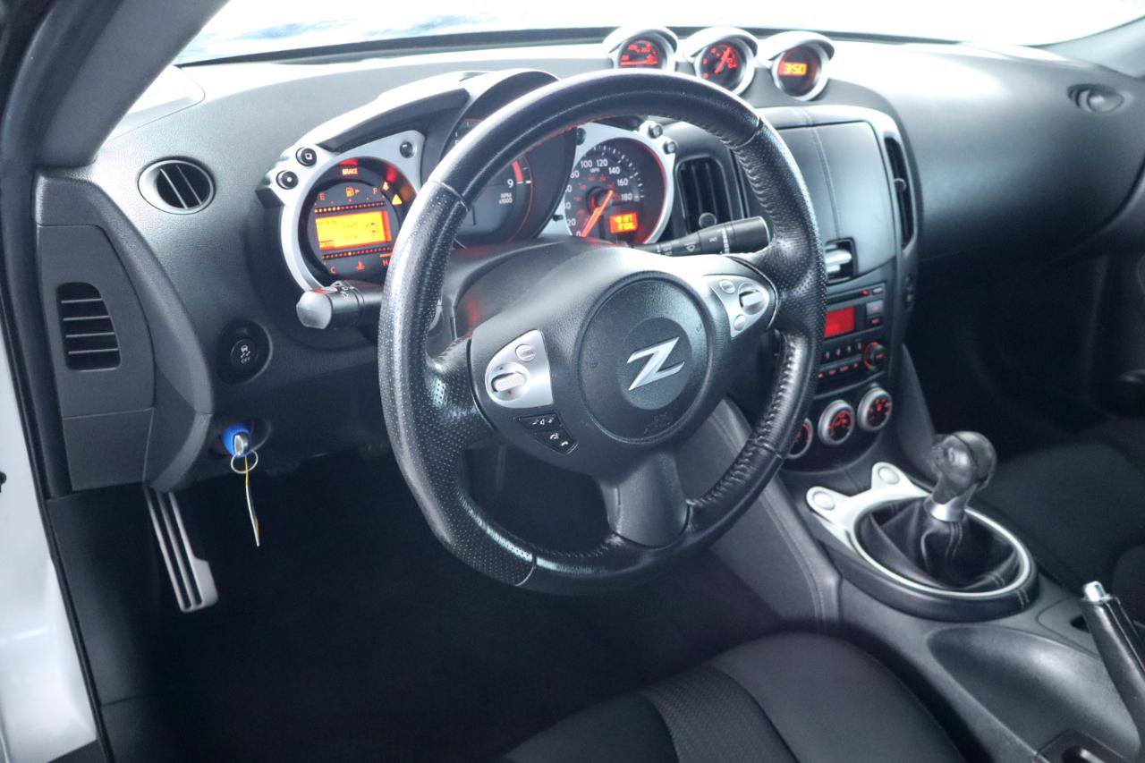 Used 2019 Nissan 370Z Coupe RWD image 15