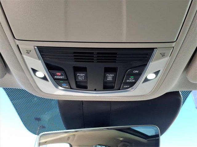 Certified 2025 Acura RDX w/ Technology Package image 18