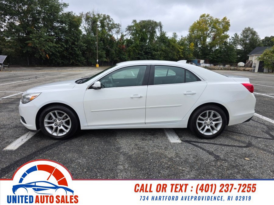Used 2016 Chevrolet Malibu LT w/ Power Convenience Package FWD image 2