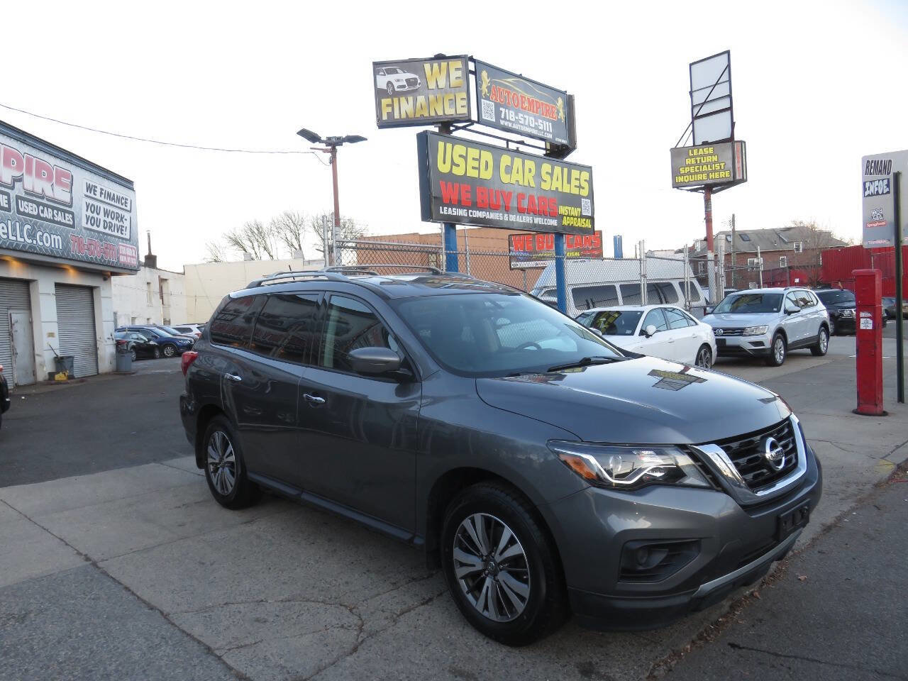 Used 2017 Nissan Pathfinder S image 3