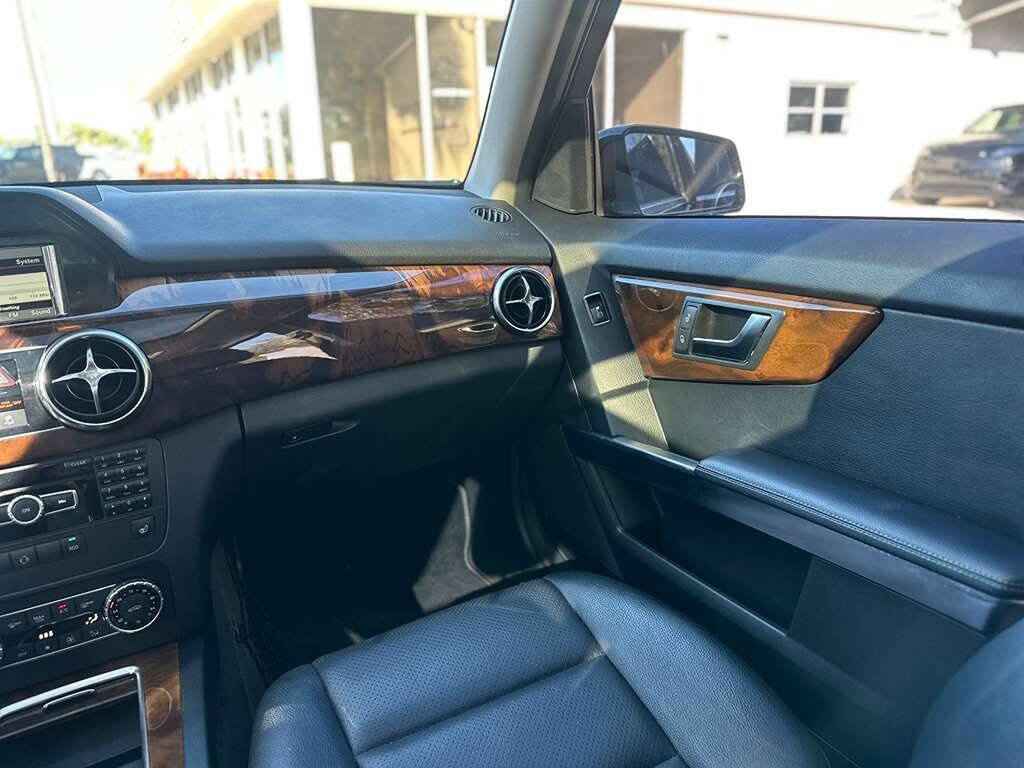 Used 2015 Mercedes-Benz GLK 350 2WD image 23