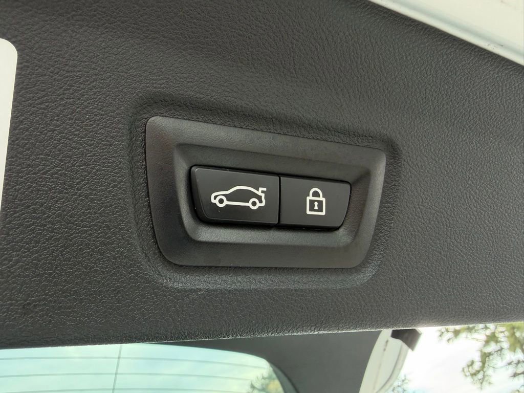 Used 2022 BMW i4 eDrive40 w/ Premium Package image 8