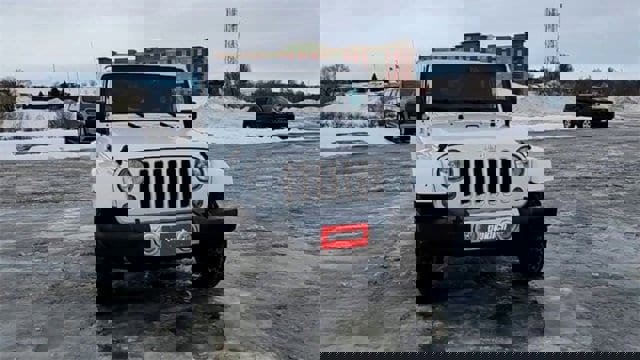 Used 2017 Jeep Wrangler Unlimited Sahara image 3