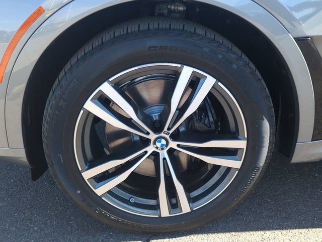 Used 2026 BMW X7 xDrive40i w/ M Sport Package AWD/4WD image 10