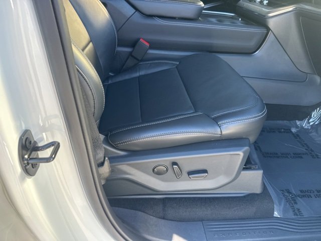 Used 2025 Ford Expedition Max Platinum w/ Driver's Package image 36