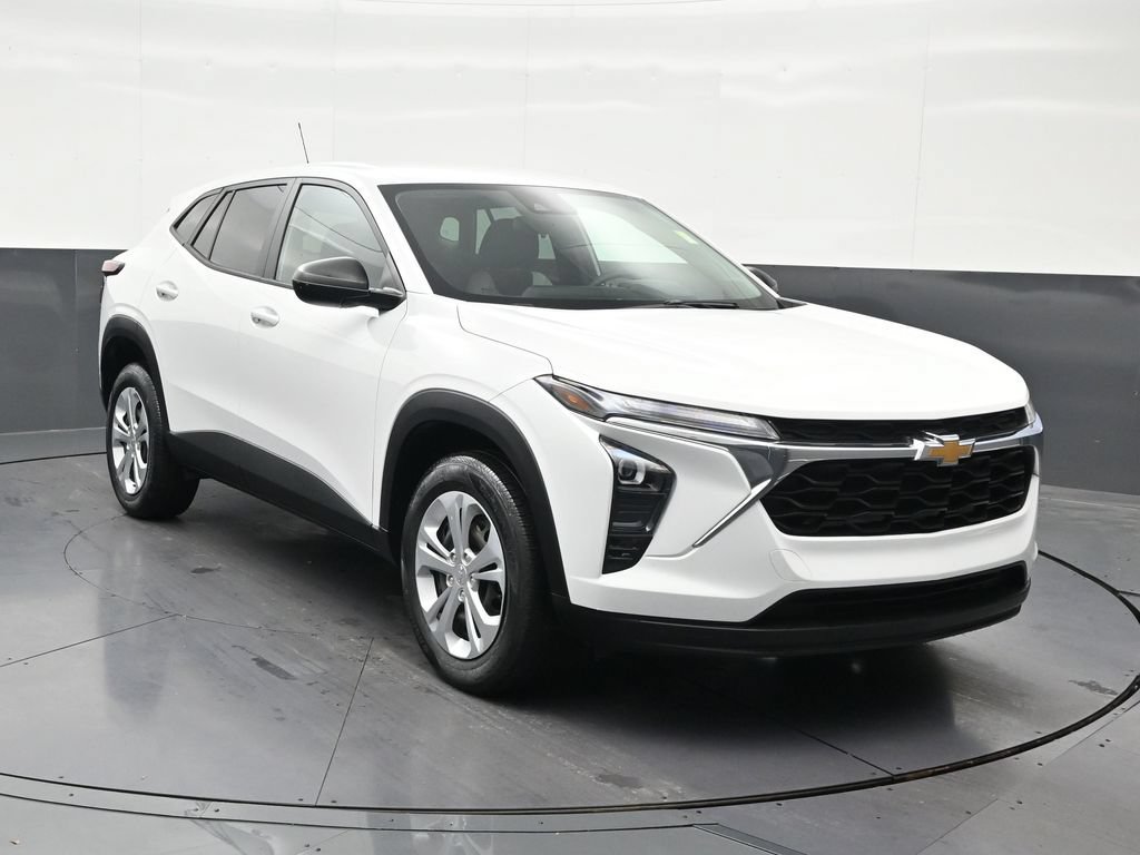Used 2024 Chevrolet Trax LS w/ Driver Confidence Package FWD image 8