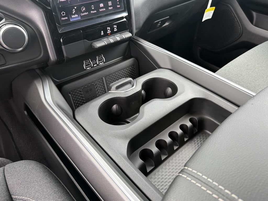 New 2026 RAM 1500 Big Horn AWD/4WD image 4