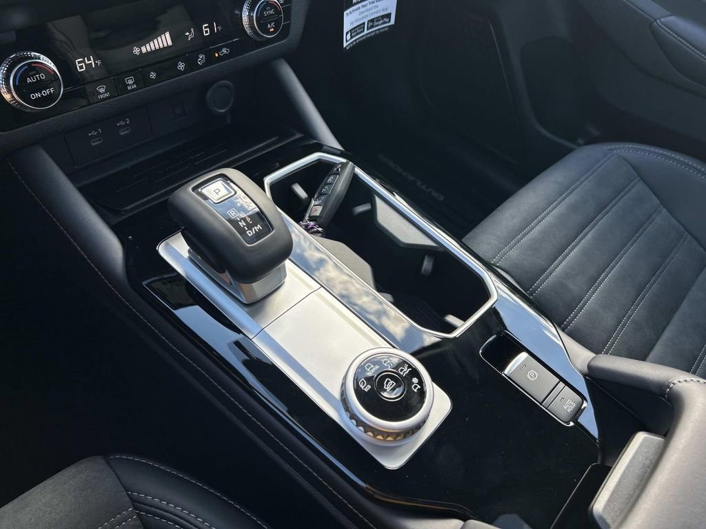 New 2025 Mitsubishi Outlander SE image 28