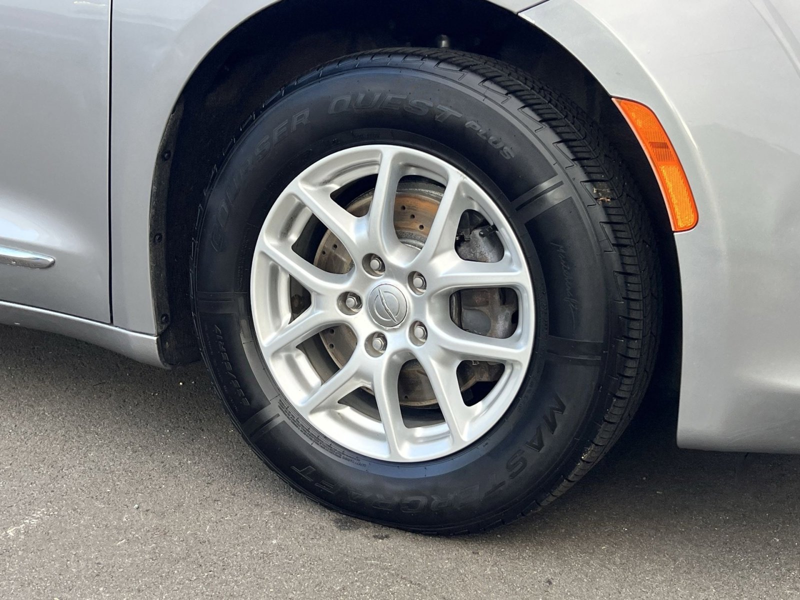 Used 2020 Chrysler Pacifica Touring-L image 11