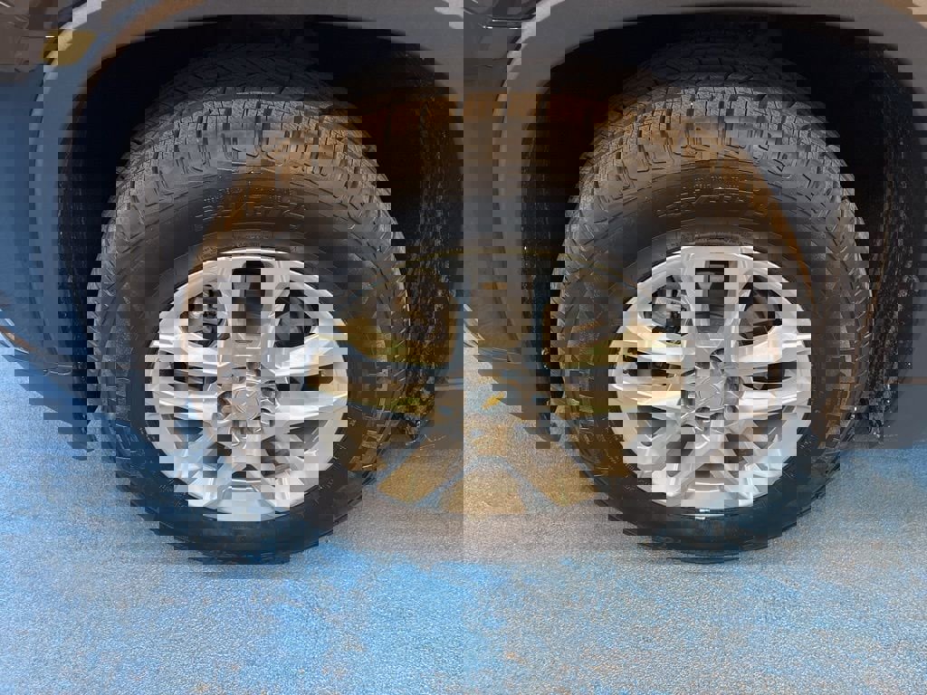 Used 2021 Chevrolet Traverse LS image 16