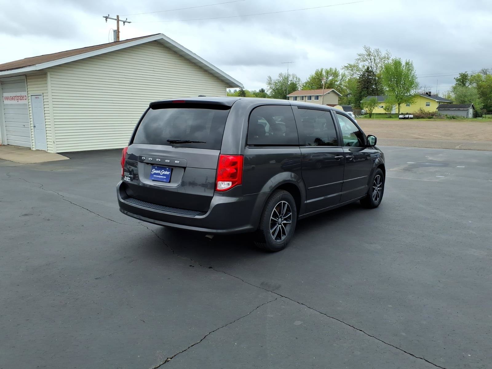 Used 2017 Dodge Grand Caravan SXT w/ Driver Convenience Group FWD image 6
