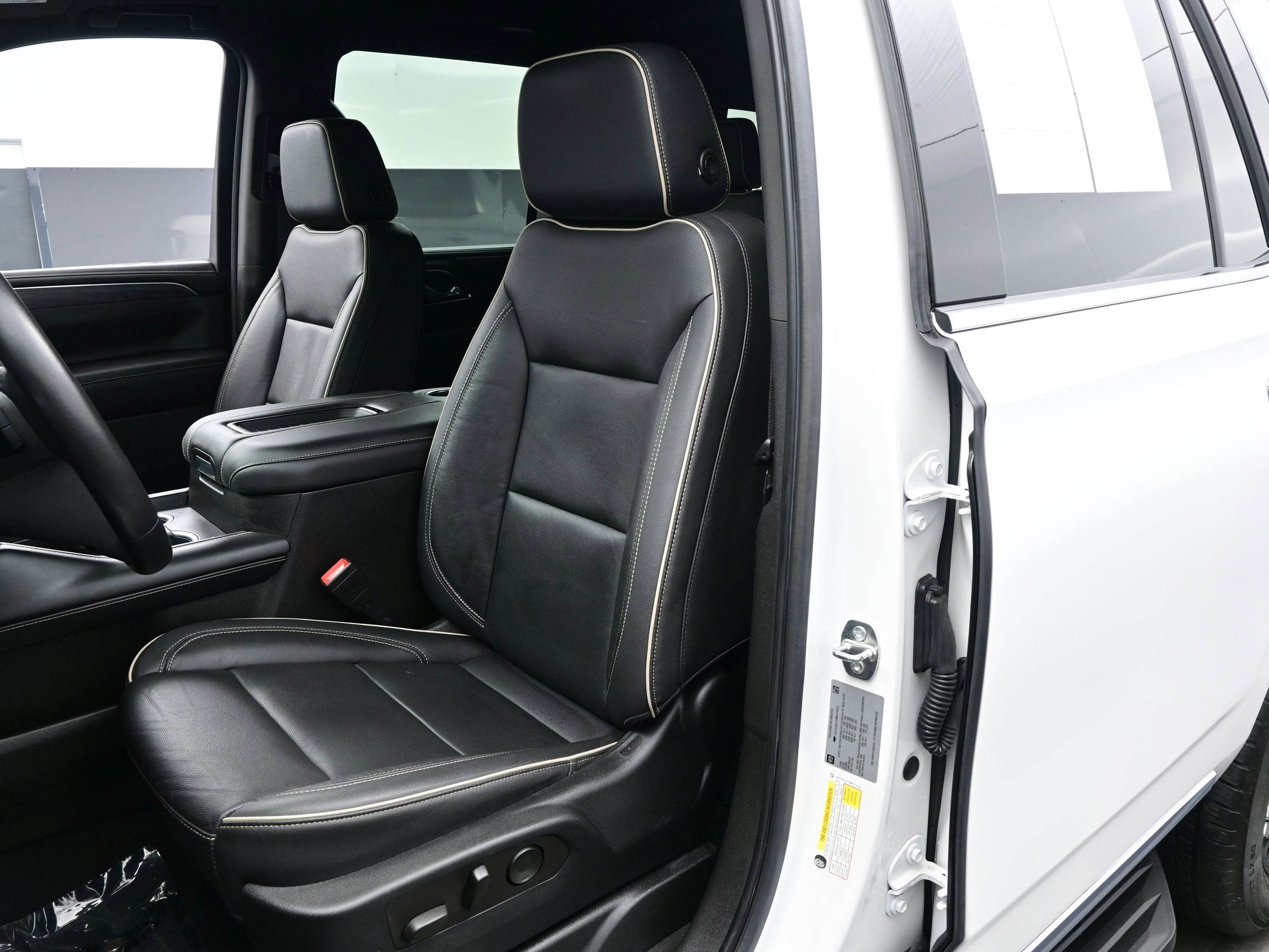 Used 2021 GMC Yukon SLT w/ SLT Premium Package image 12