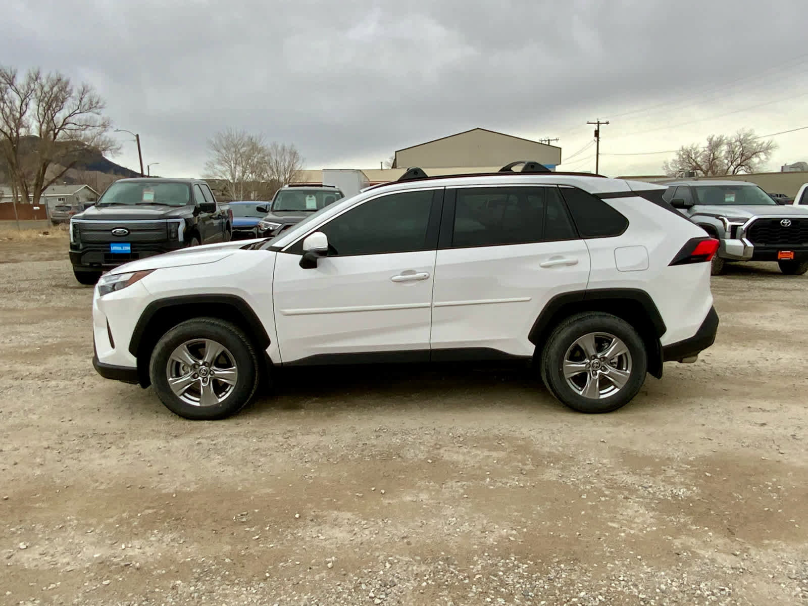 Used 2025 Toyota RAV4 XLE w/ Convenience Package image 2