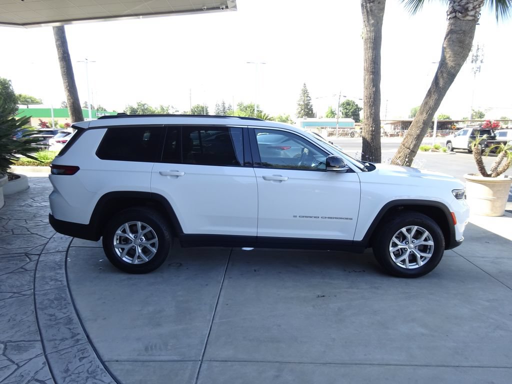 Used 2023 Jeep Grand Cherokee L Limited AWD/4WD image 9