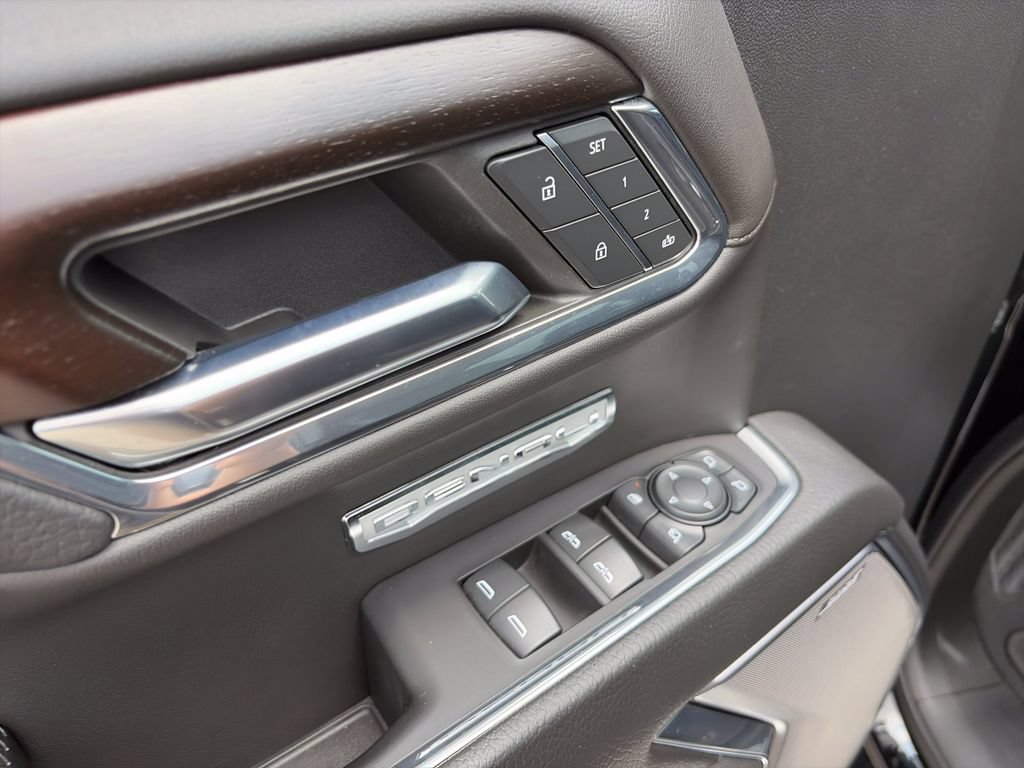 Used 2024 GMC Sierra 1500 Denali w/ Technology Package AWD/4WD image 18