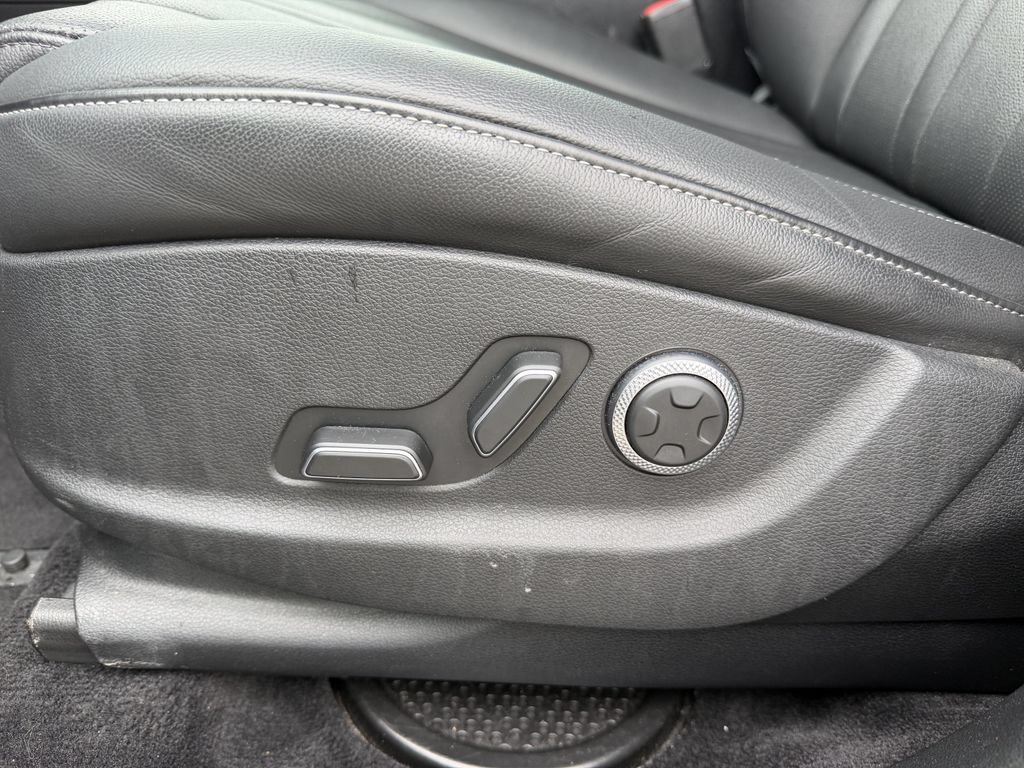 Used 2025 Genesis GV80 2.5T Standard AWD/4WD image 13