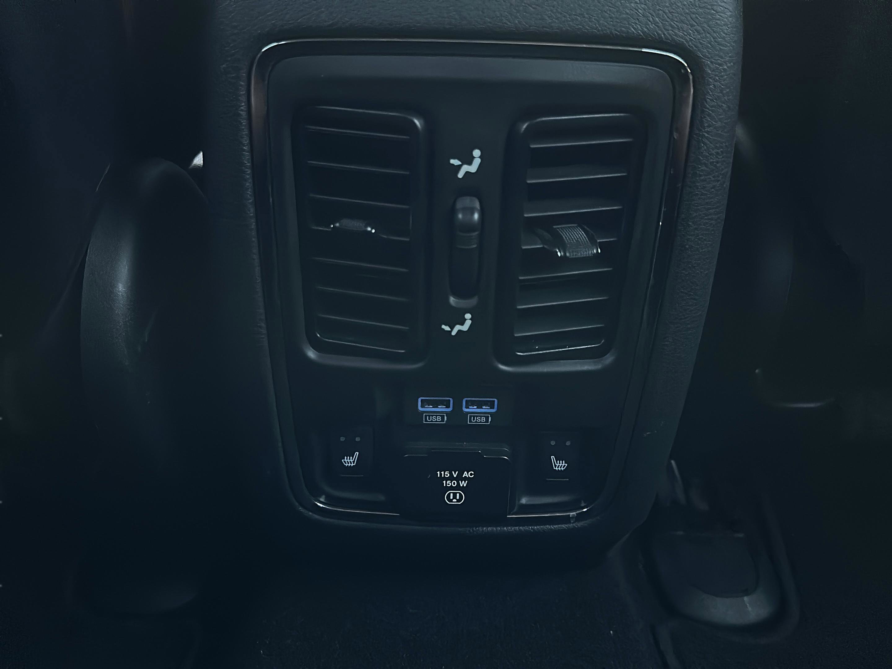 Used 2020 Jeep Grand Cherokee Overland AWD/4WD image 11