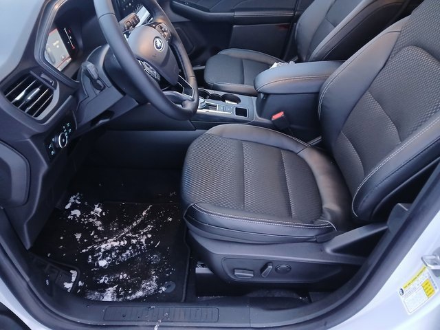 New 2026 Ford Escape SE w/ Class II Trailer Tow Package image 13