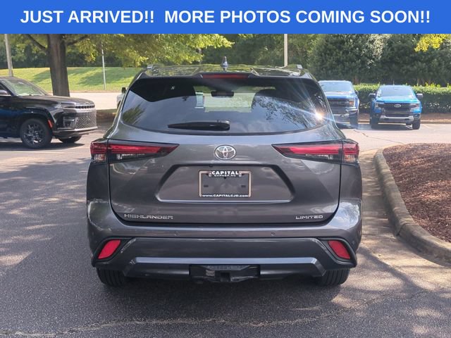 Used 2025 Toyota Highlander Limited FWD image 4